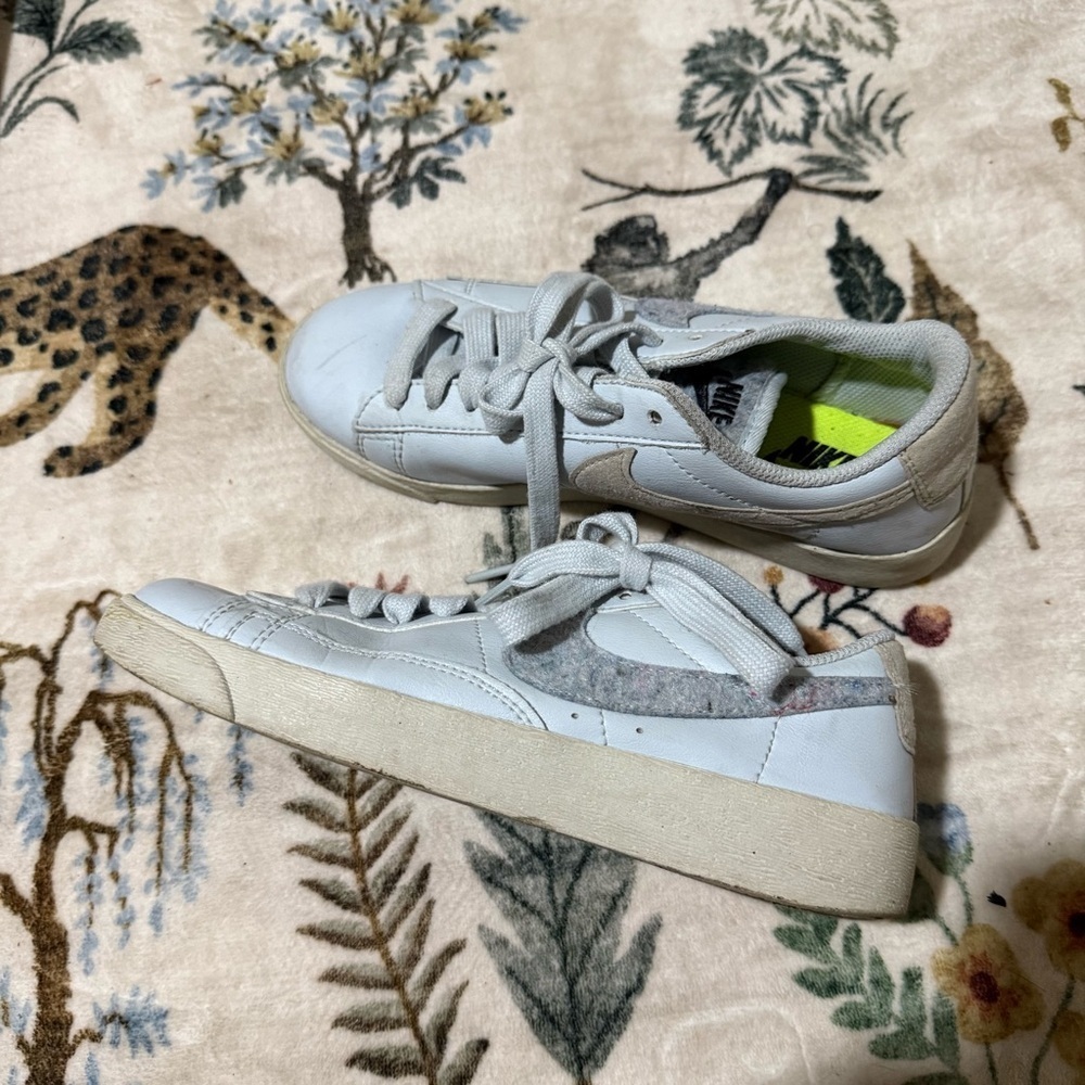 Nike Women's 6 Blazer Low SE Recycled Wool Light Armory Blue